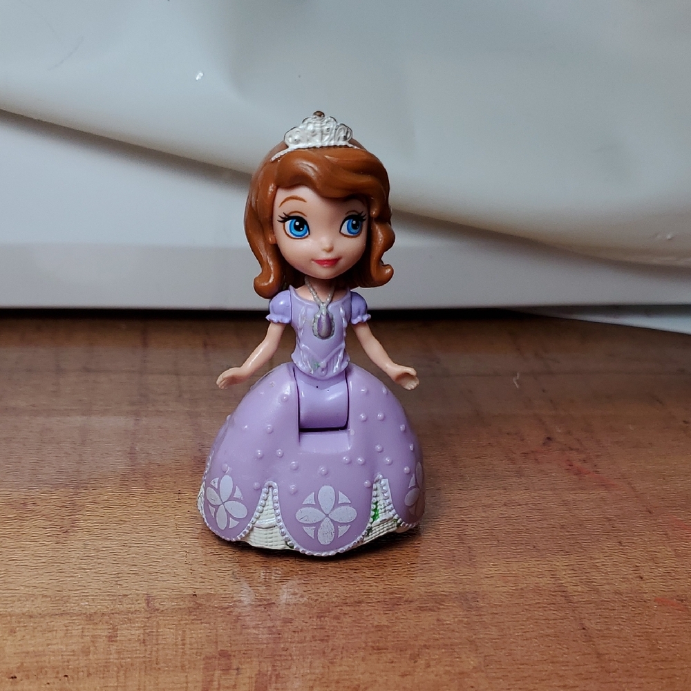 Free - Sofia the First Figure